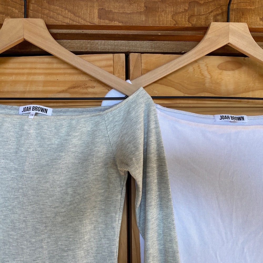 JOAH BROWN BARE SHOULDER TOP